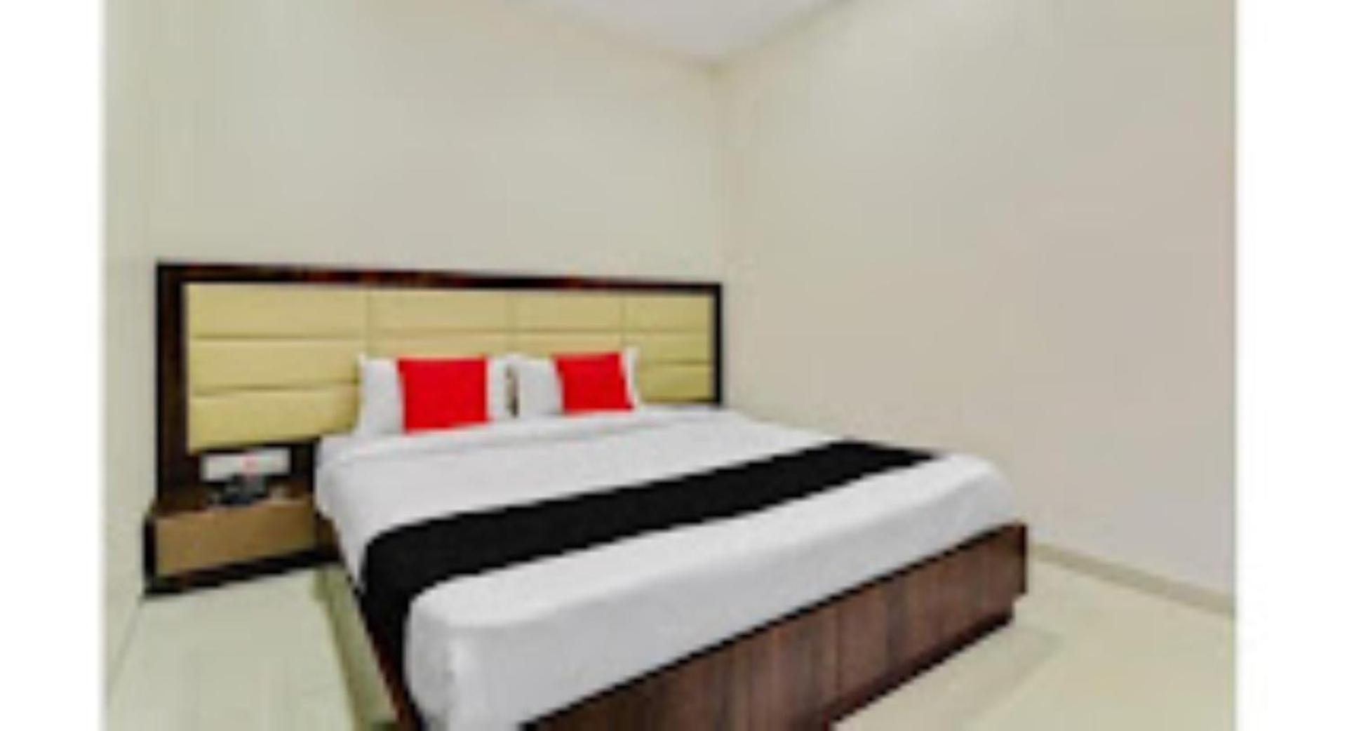 Hotel Pritam Palace , Dhule Extérieur photo