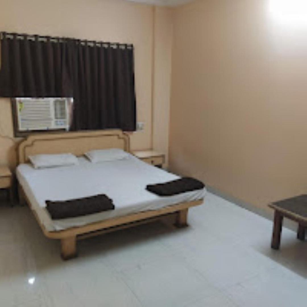 Hotel Pritam Palace , Dhule Extérieur photo